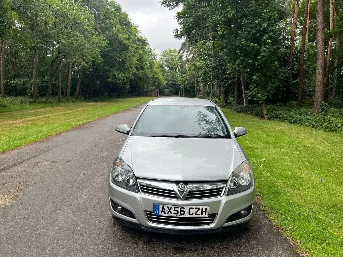 Used Vauxhall Astra 140 HP (102 kW) 2007 Silver Hatchback