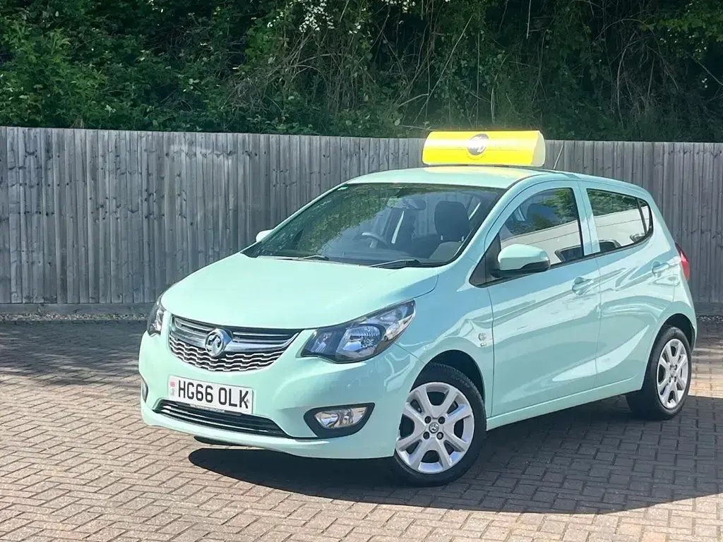 Second-hand Vauxhall Viva 75 CP (55 kW) 2017 Verde Hatchback