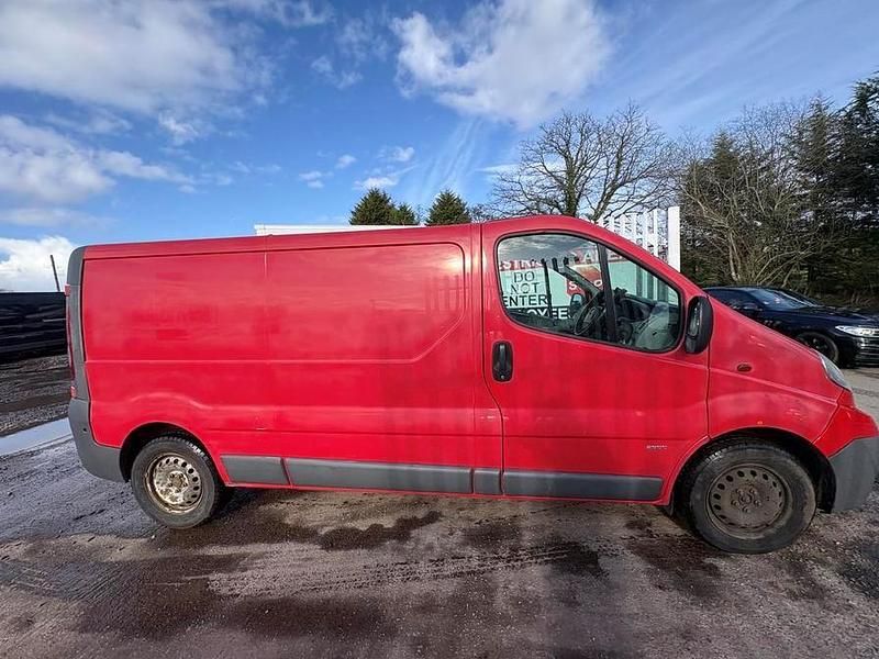 Used Vauxhall Vivaro 90 HP (66 kW) 2013 Red MPV