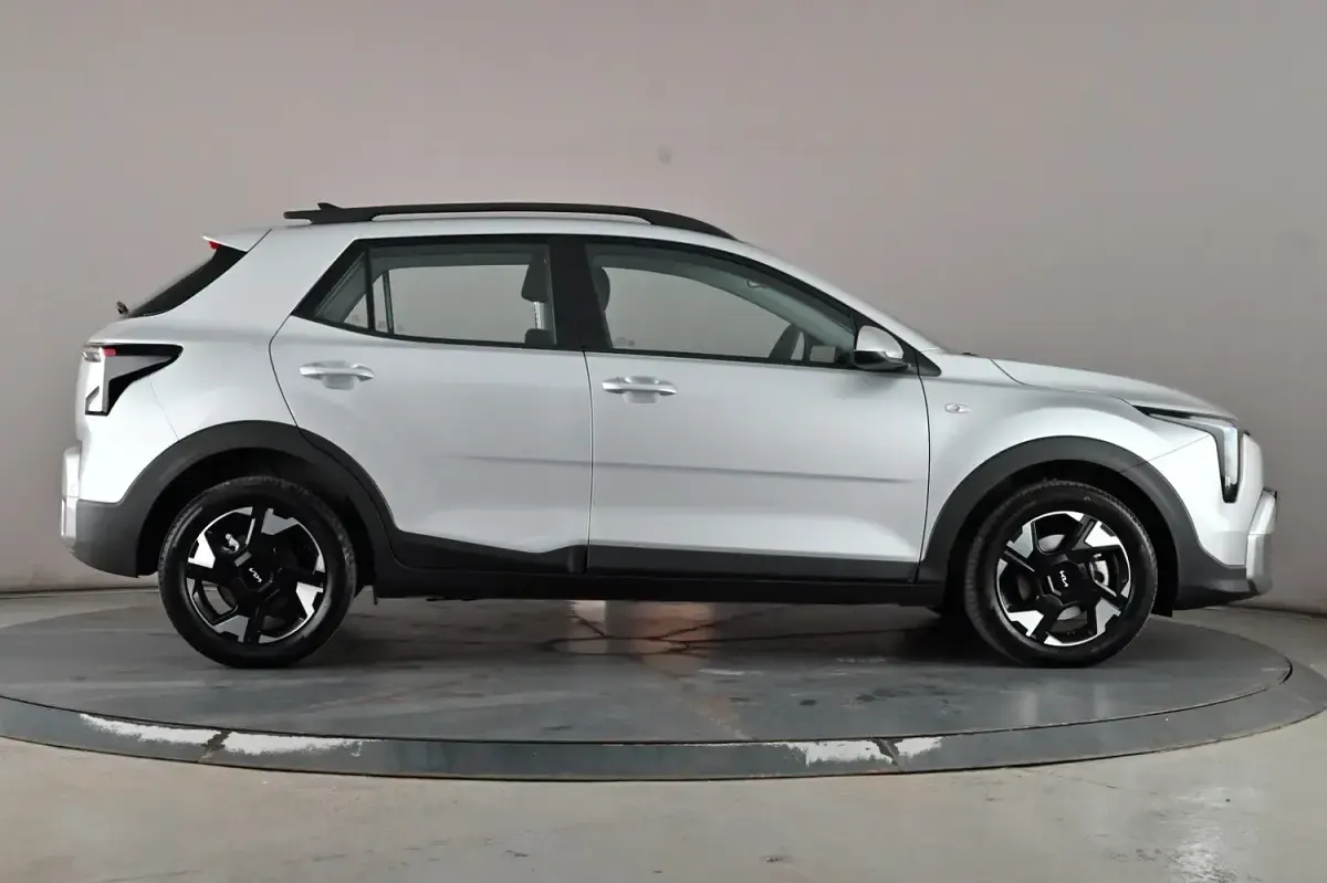 New Kia Stonic 100 HP (73 kW) 2026 Silver SUV