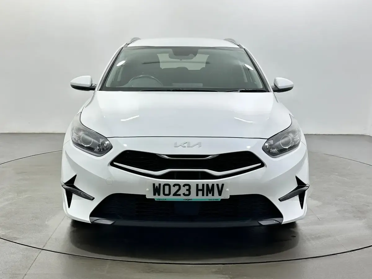 Used Kia Ceed 2023 White Hatchback