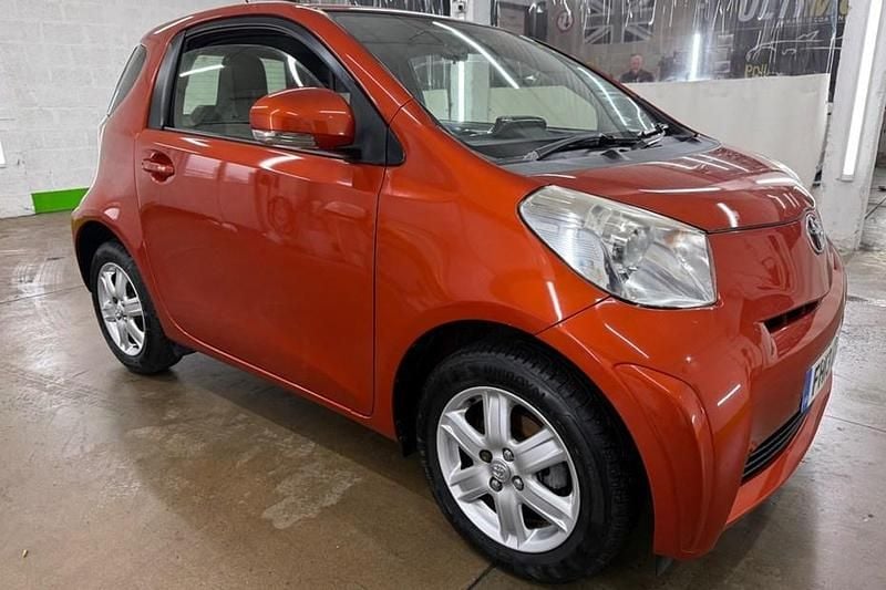 Used Toyota iQ 68 HP (50 kW) 2013 Orange Hatchback