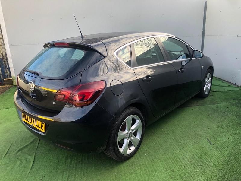 Used Vauxhall Astra SRi 113 HP (83 kW) 2012 Black Hatchback