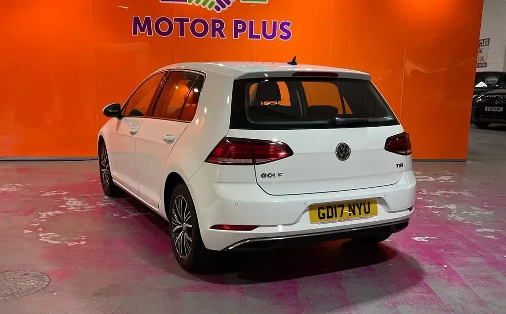 Used VW Golf VII SE 125 HP (91 kW) 2017 White Hatchback
