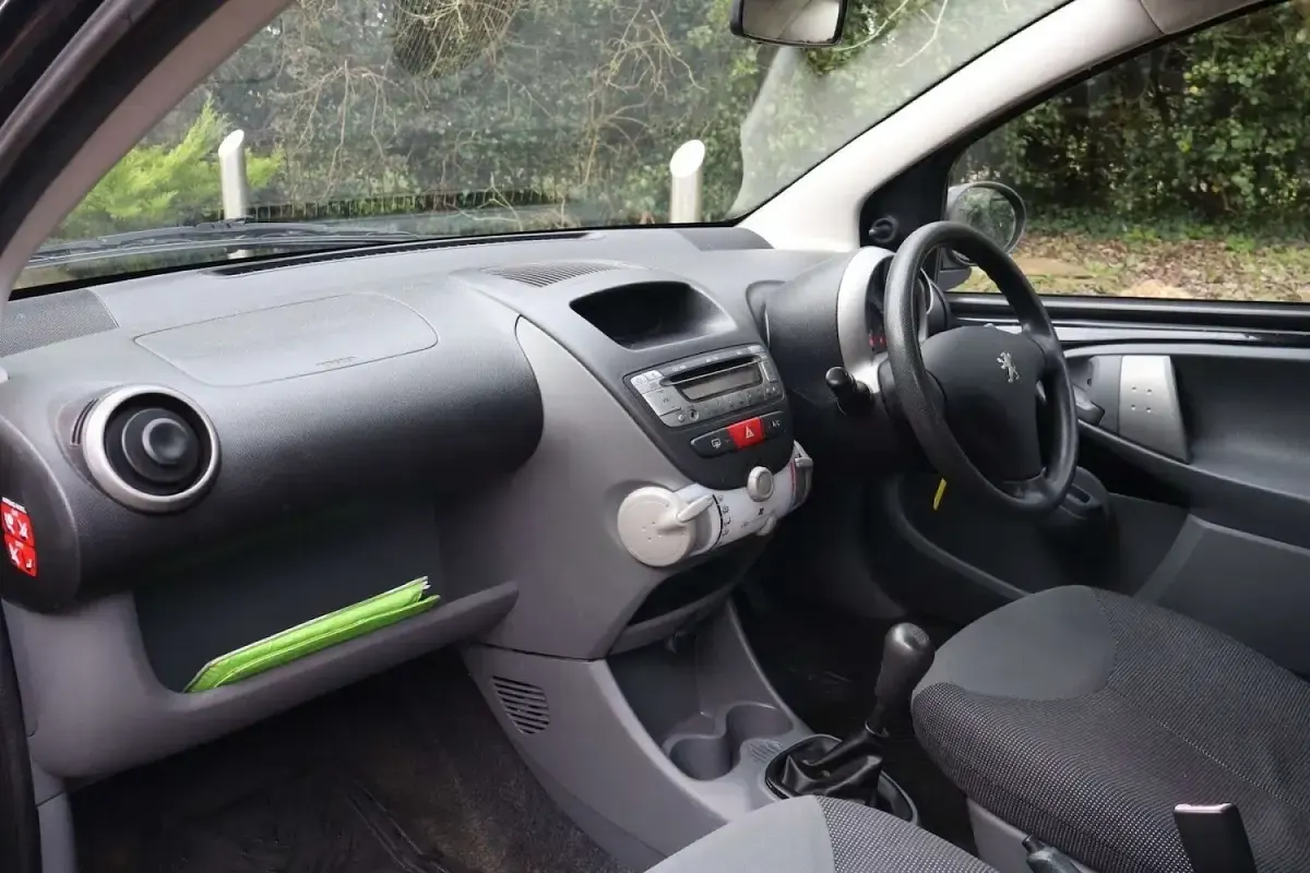 Used Peugeot 107 68 HP (50 kW) 2008 Black Hatchback