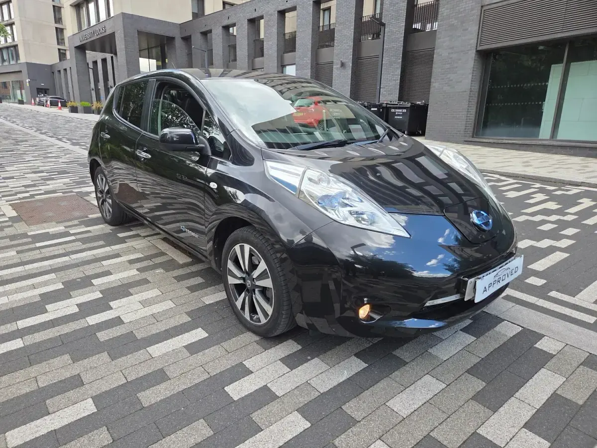 Used Nissan Leaf Tekna 80 kW (109 HP) 2015 Black Hatchback