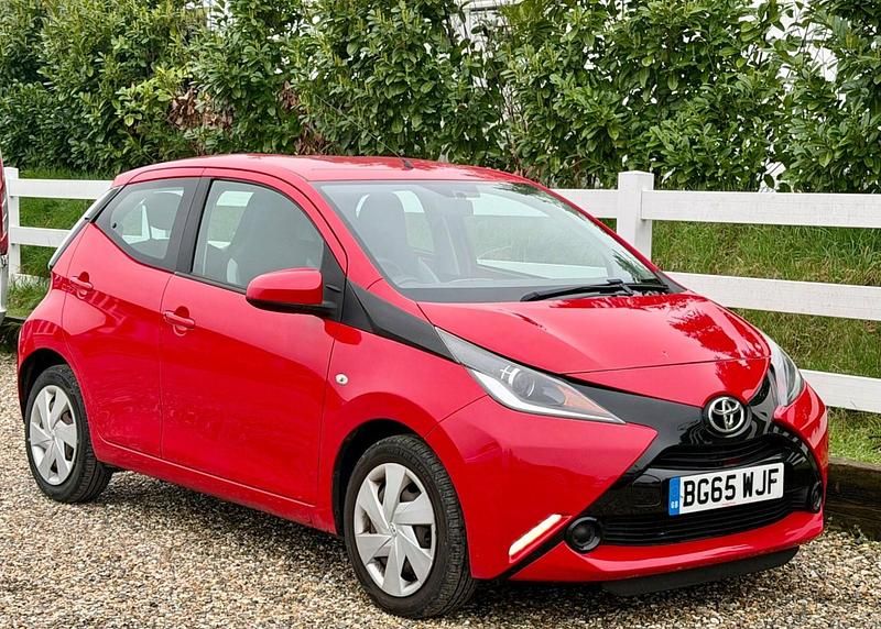 Used Toyota Aygo X-play 69 HP (50 kW) 2015 Red Hatchback