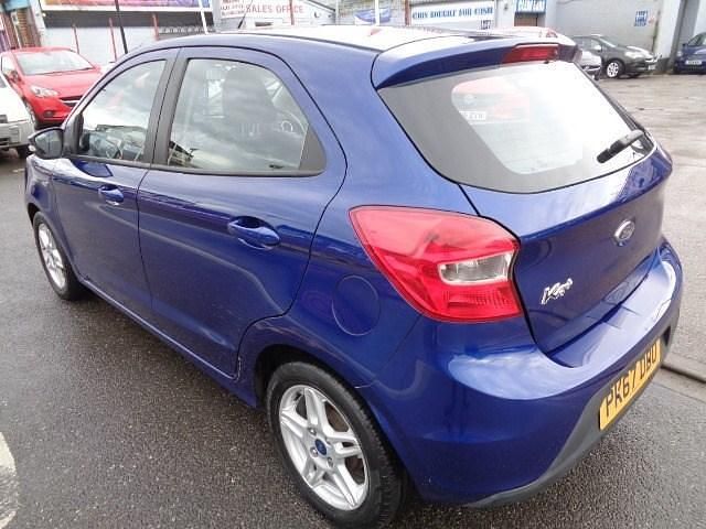 Usado Ford Ka Plus Zetec 70 HP (51 kW) 2017 Azul Citadino