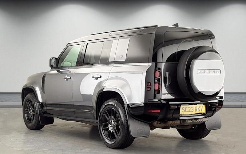 Usado Land Rover Defender SE Dynamic 249 HP (183 kW) 2025 SUV