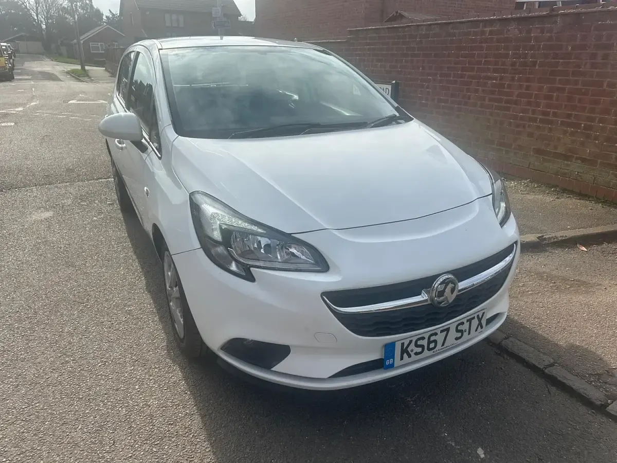 Used Vauxhall Corsa Design Edition 95 HP (69 kW) 2018 White Hatchback