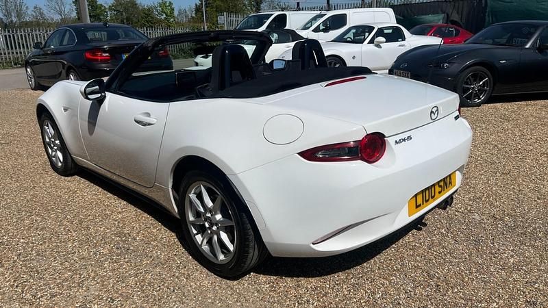 Używany Mazda MX5 131 KM (96 kW) 2015 Biały Kabriolet