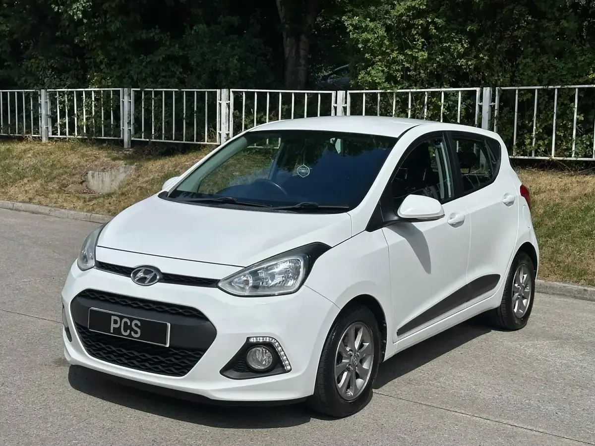 Used Hyundai i10 Premium 67 HP (49 kW) 2016 White Hatchback