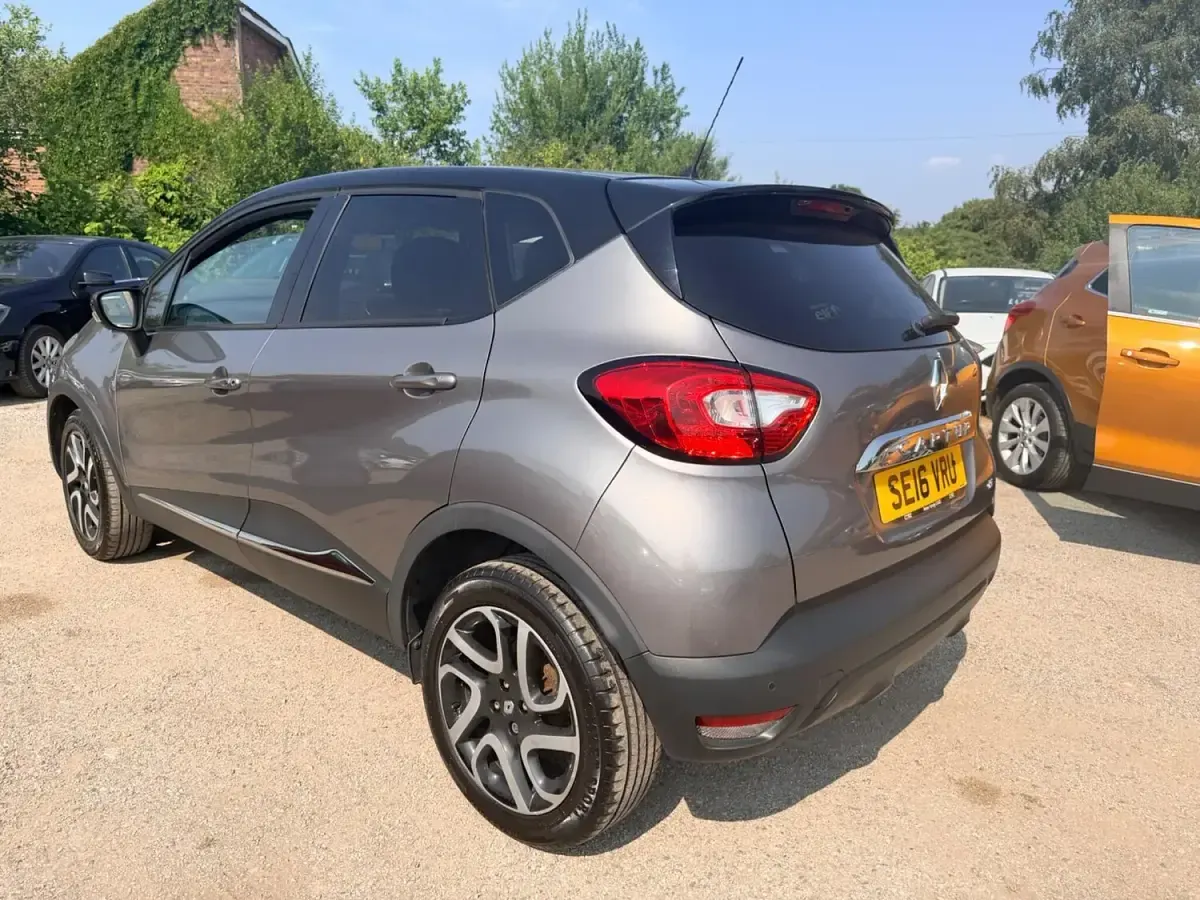 Used Renault Captur Dynamique 90 HP (66 kW) 2016 Grey/black SUV