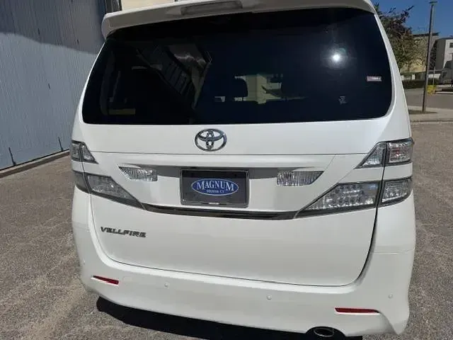 Begagnad Toyota Alphard Platinum 170 HK (125 kW) 2010 Vit Minibuss