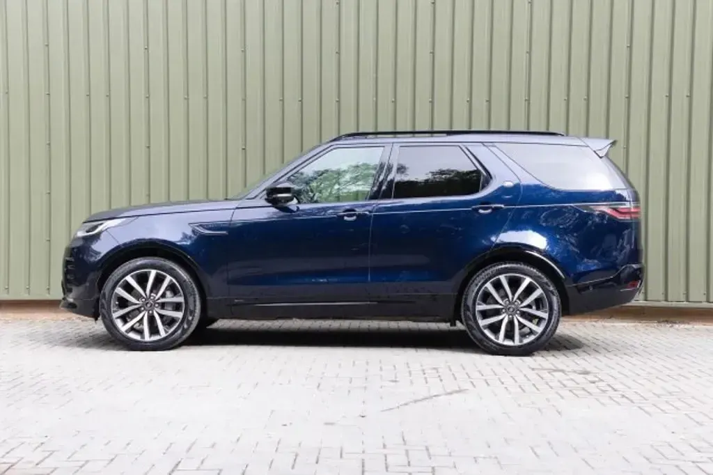 Used Land Rover Discovery SE Dynamic 2021 Blue SUV