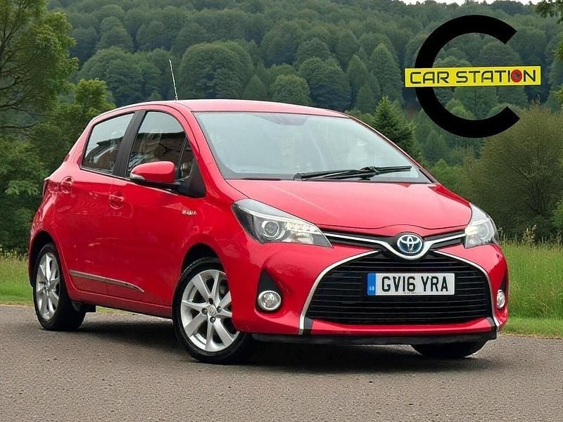 Used Toyota Yaris Hybrid 2016 Red Hatchback