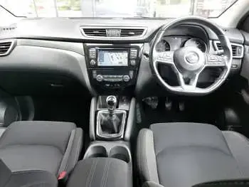 Used Nissan Qashqai N-Connecta 110 HP (80 kW) 2018 Red SUV
