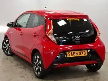 Used Toyota Aygo Trend 72 HP (52 kW) 2019 Red Hatchback