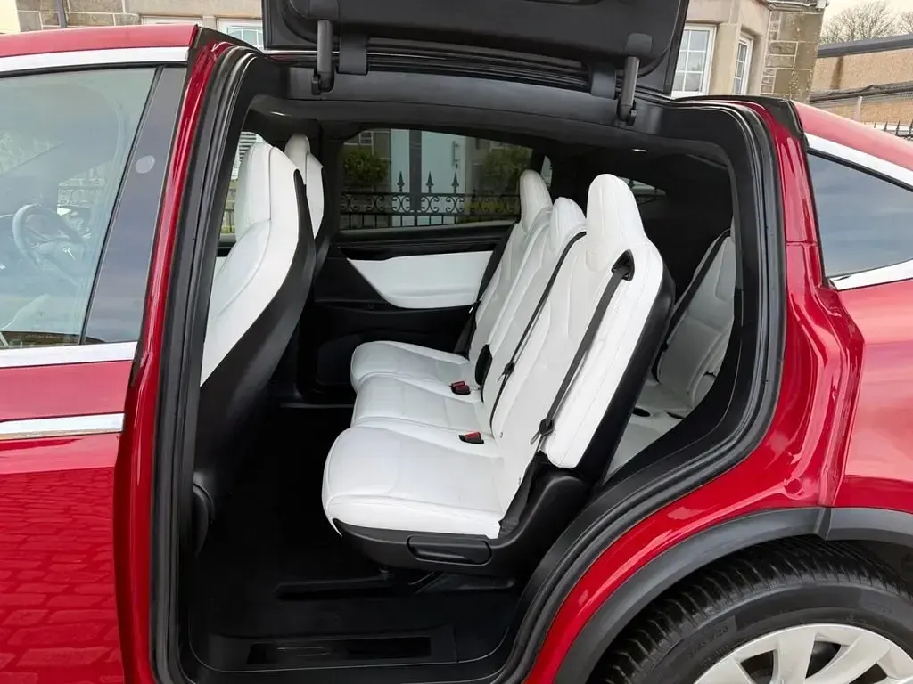 Usado Tesla Model X Standard Range 241 kW (328 HP) 2020 Vermelho SUV