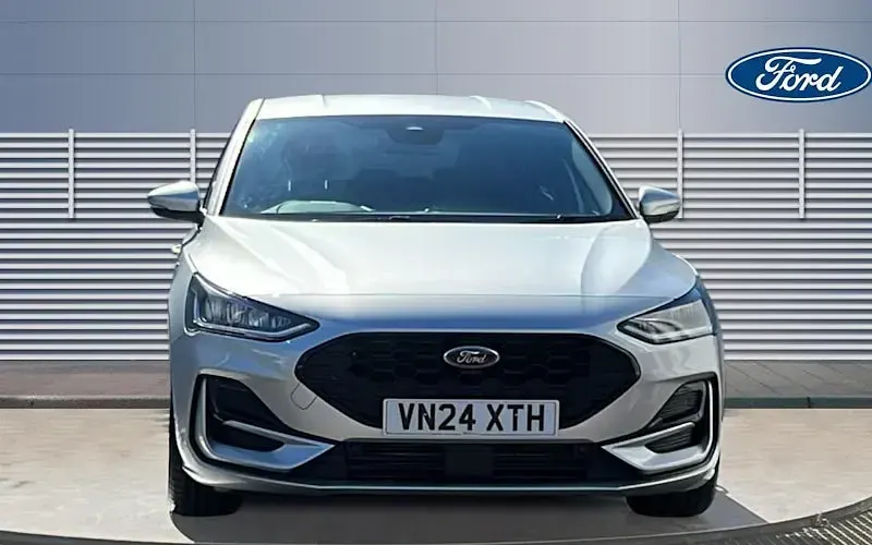 Usado Ford Focus ST-Line X 125 HP (91 kW) 2024 Prateado Citadino