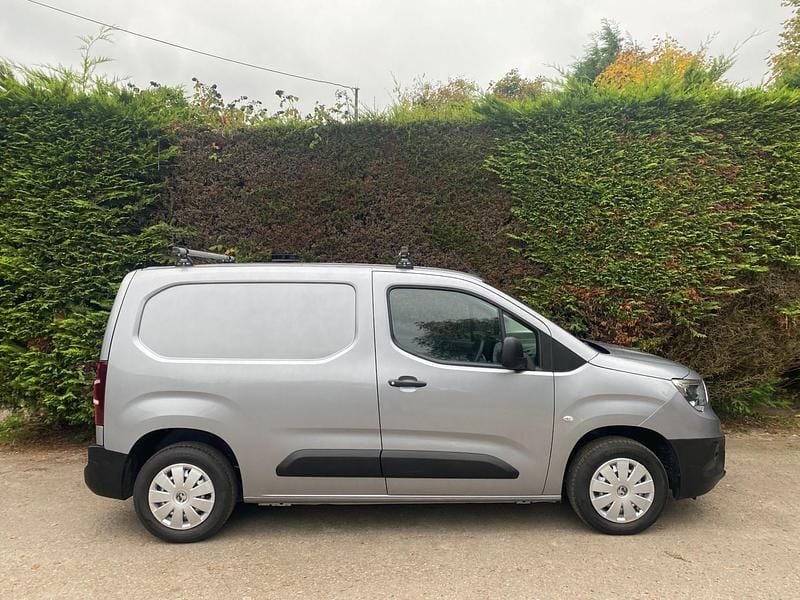 Used Vauxhall Combo Edition 100 HP (73 kW) 2019 Grey Van