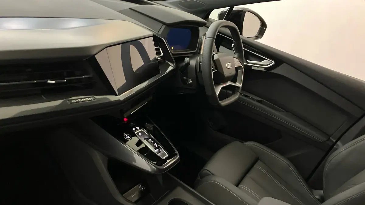 Used Audi Q4 e-tron Black Edition 150 kW (204 HP) 2025 SUV
