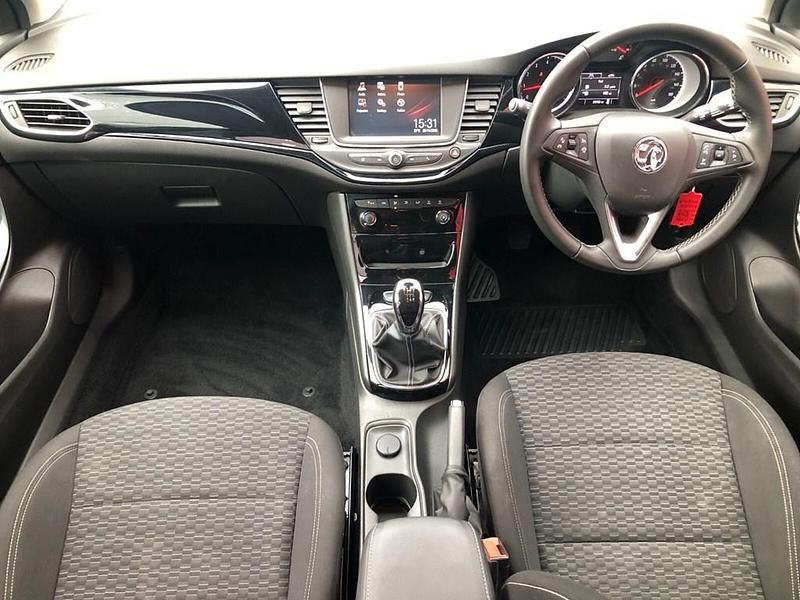 Used Vauxhall Astra SRi 150 HP (110 kW) 2018 Black Estate