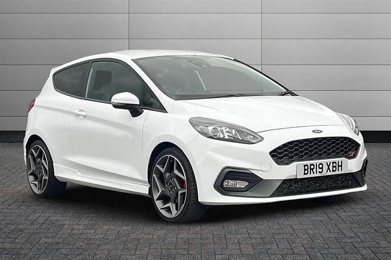 Frozen white Used 2019 Ford Fiesta ST Hatchback | £12,190 (Fair price) - Image 1/4