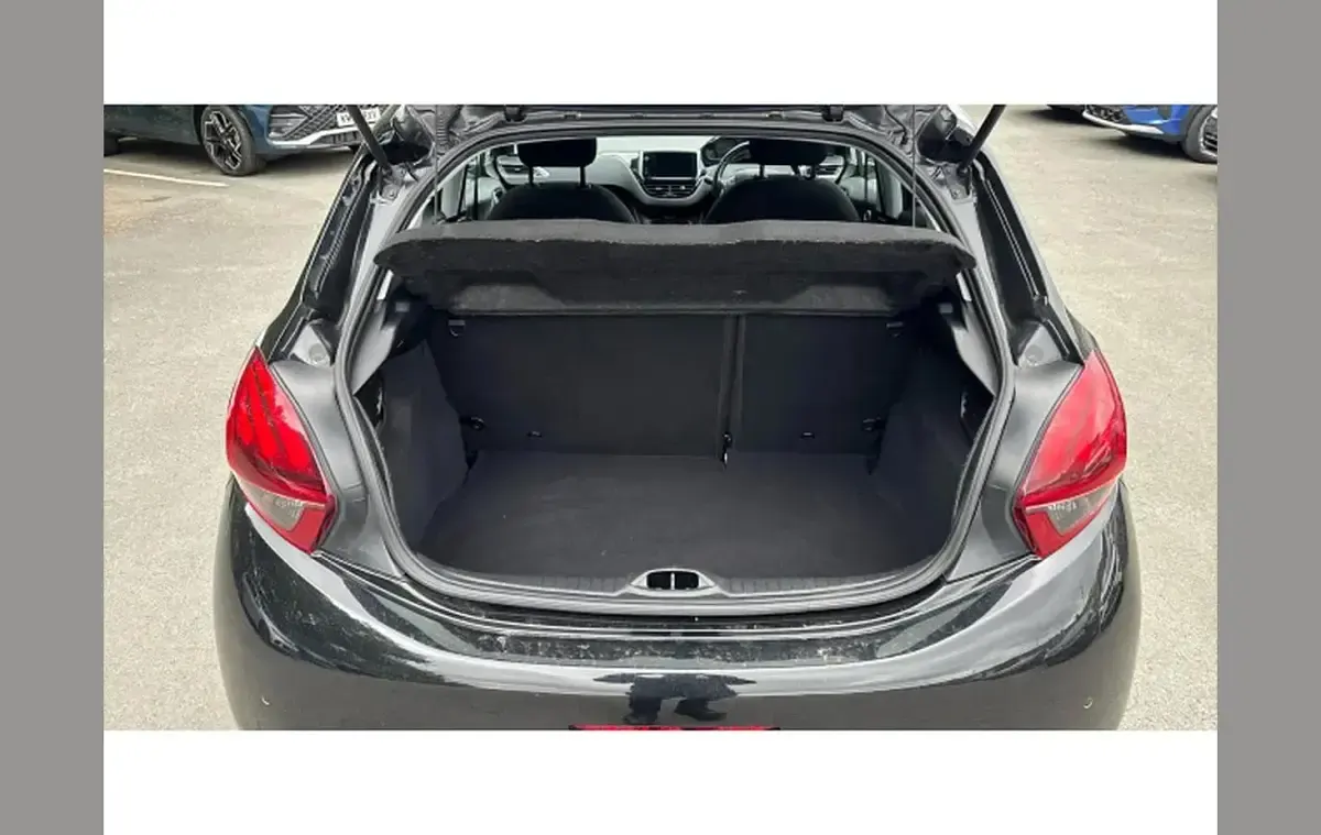 Used Peugeot 208 Allure 80 HP (58 kW) 2018 Black Hatchback
