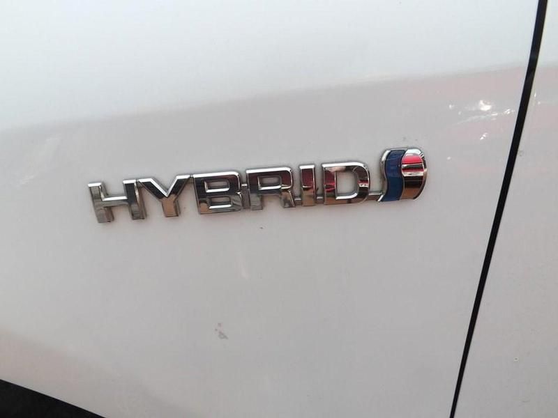 Used Toyota Corolla 122 HP (89 kW) 2021 White Estate