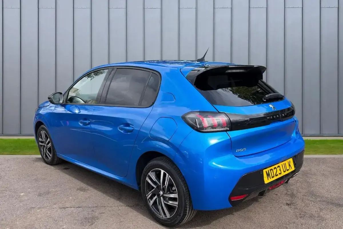Used Peugeot 208 Allure+ 129 HP (94 kW) 2023 Blue Hatchback