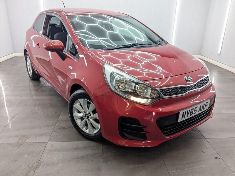 Used Kia Rio 84 HP (61 kW) 2015 Red Hatchback