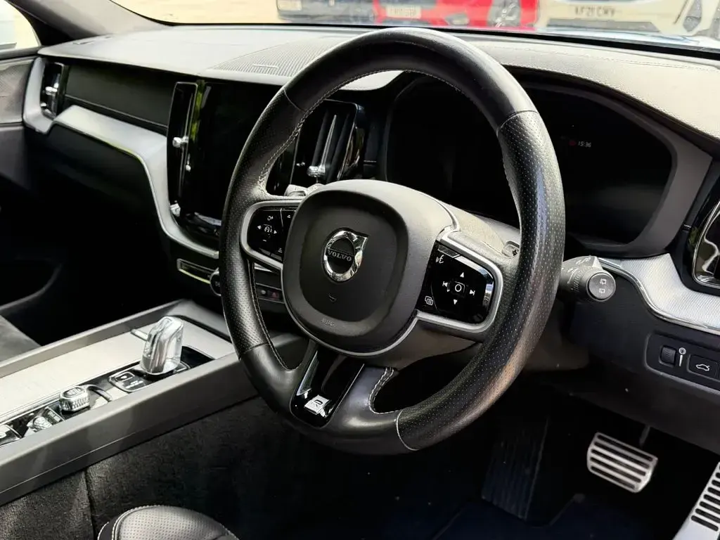 Used Volvo XC60 R-Design Pro 384 HP (282 kW) 2018 Blue SUV
