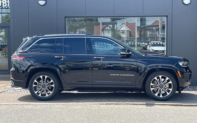 Used Jeep Grand Cherokee Overland 381 HP (280 kW) 2023 Black SUV