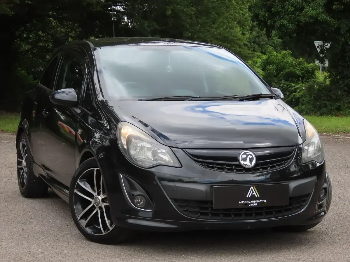 Used Vauxhall Corsa Edition 100 HP (73 kW) 2014 Black Hatchback