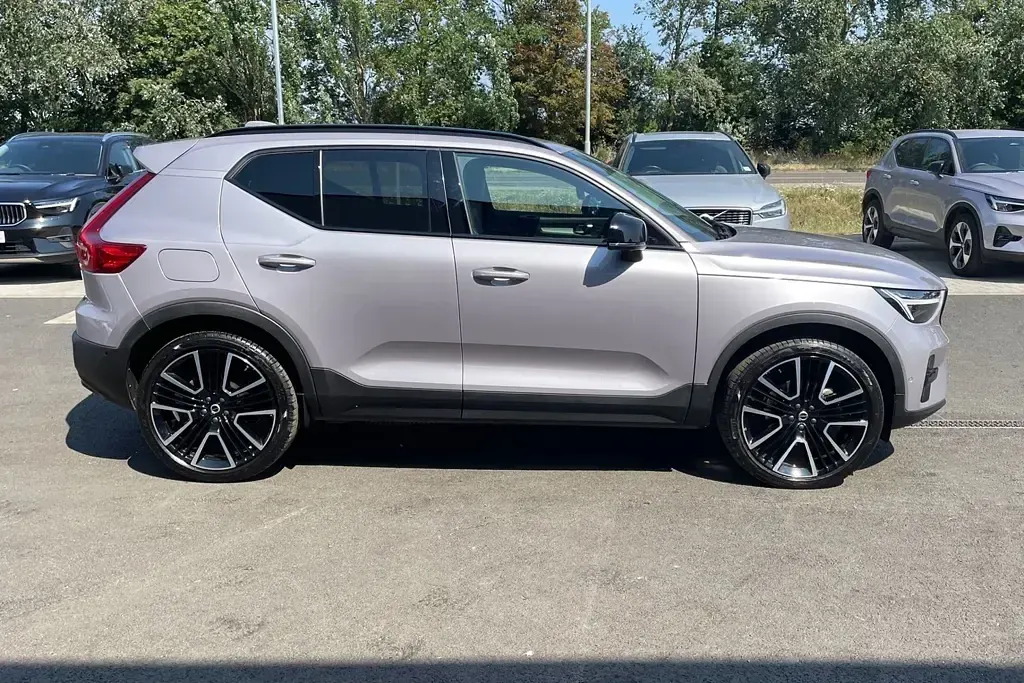 Used Volvo XC40 Ultra 194 HP (142 kW) 2025 Silver SUV