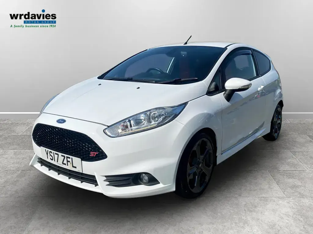 Used Ford Fiesta ST 2017 Frozen white Hatchback