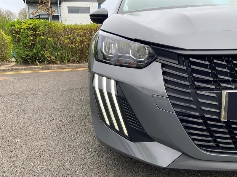 Used Peugeot 208 Active 74 HP (54 kW) 2024 Grey Hatchback