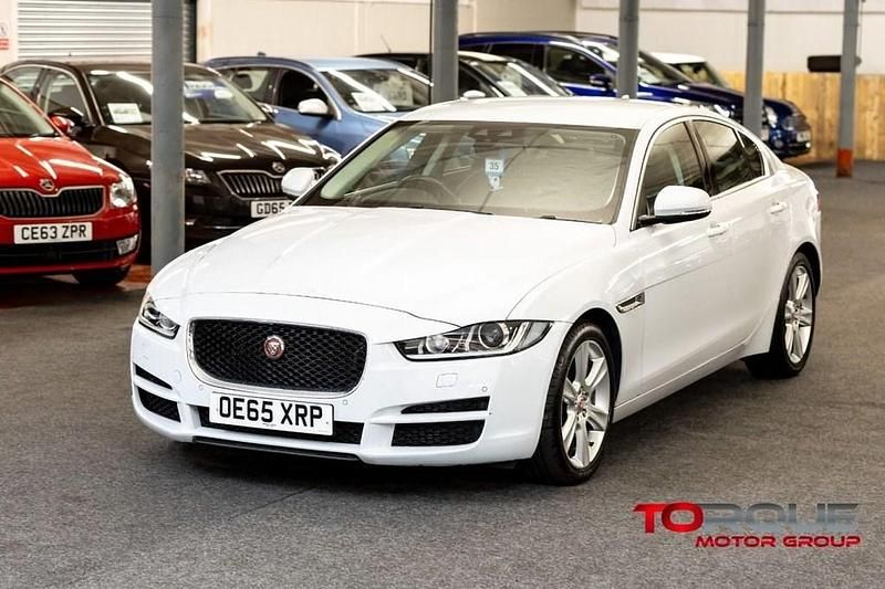 Used Jaguar XE Portfolio 240 HP (176 kW) 2016 White Sedan