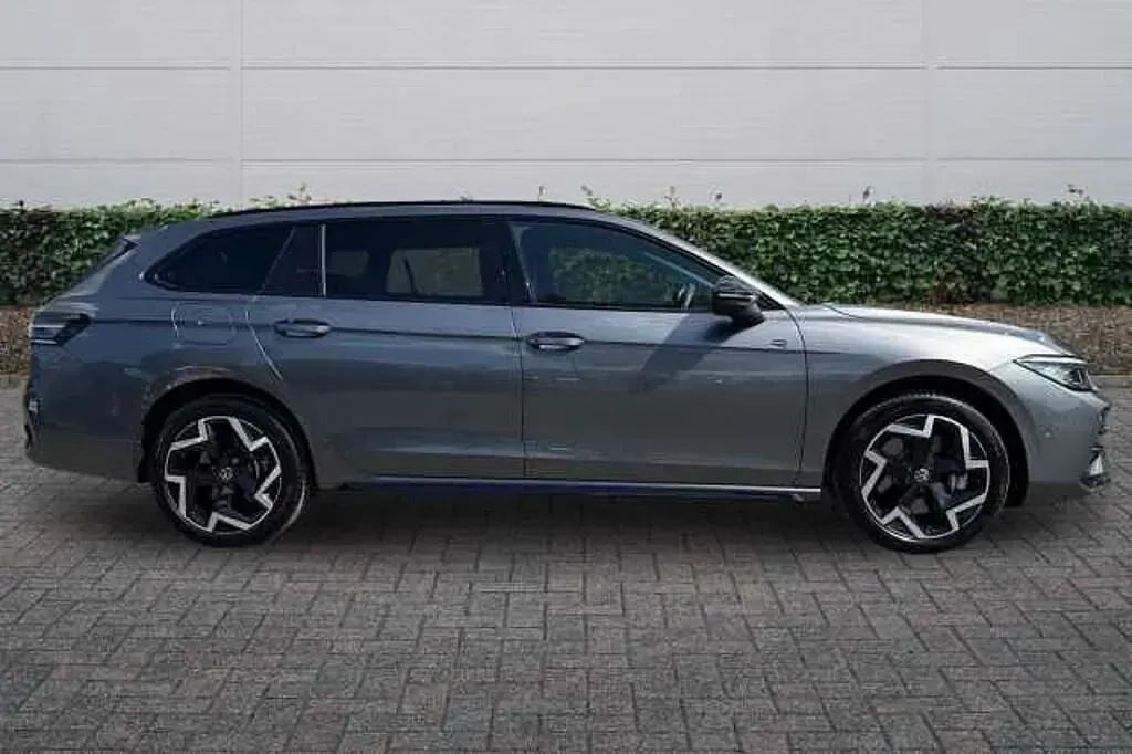Used VW Passat R-line 272 HP (200 kW) 2025 Grey Estate