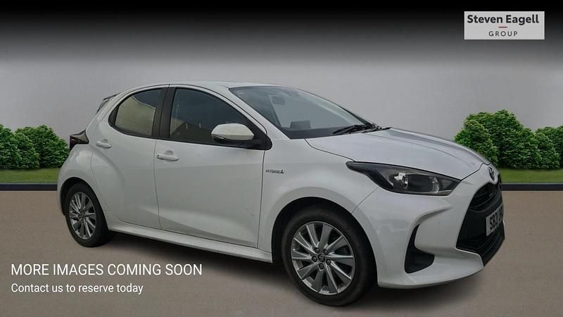 White Used 2021 Toyota Yaris Hybrid Hatchback | £15,100 (Good price) - Image 1/4