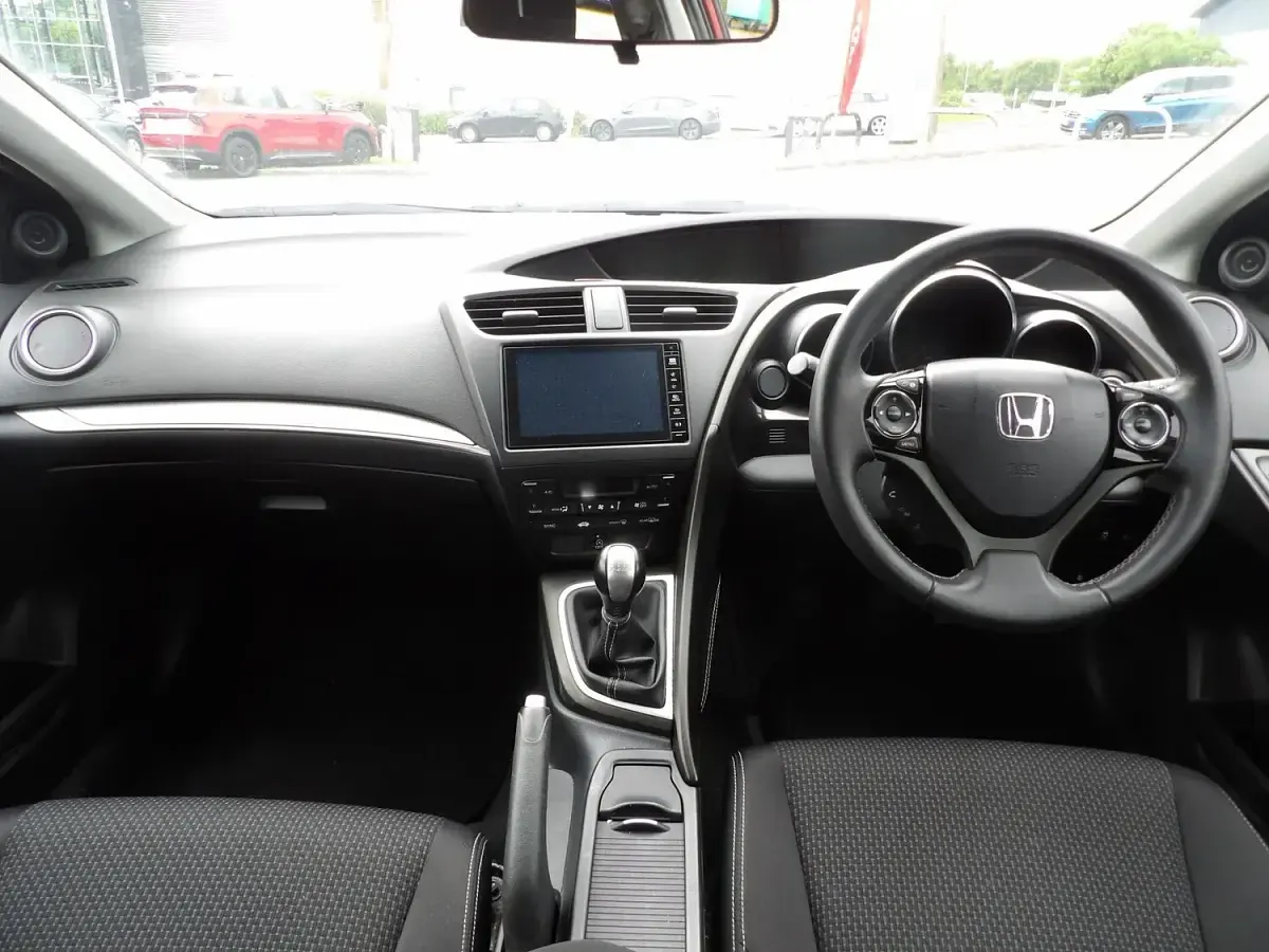 Used Honda Civic SE Plus 120 HP (88 kW) 2015 Red Hatchback