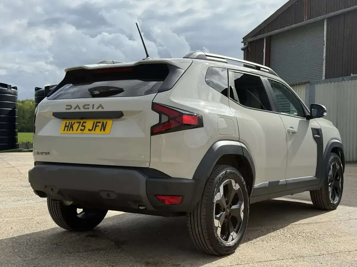 Used Dacia Duster Extreme 130 HP (95 kW) 2025 Beige SUV
