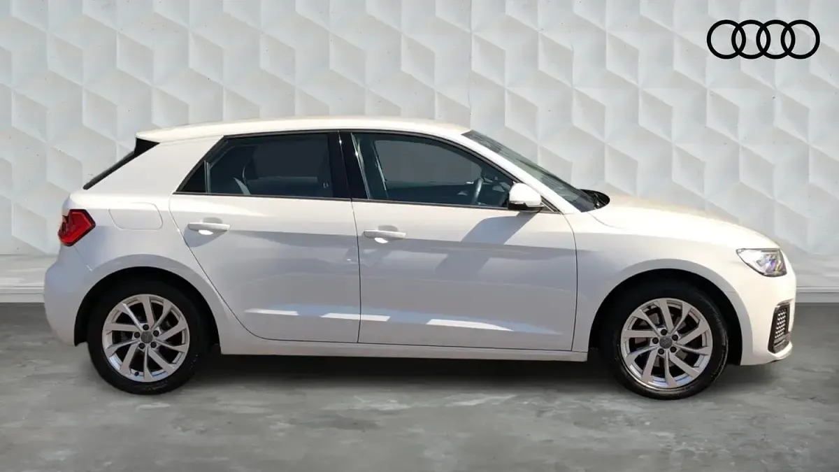 Used Audi A1 Sportback Sport 150 HP (110 kW) 2019 Glacier white Hatchback