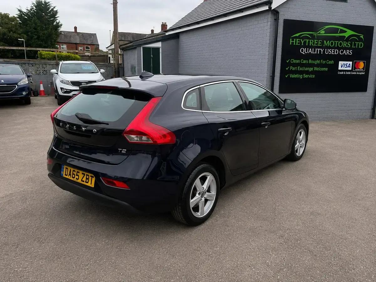 Used Volvo V40 SE 2015 Blue Hatchback