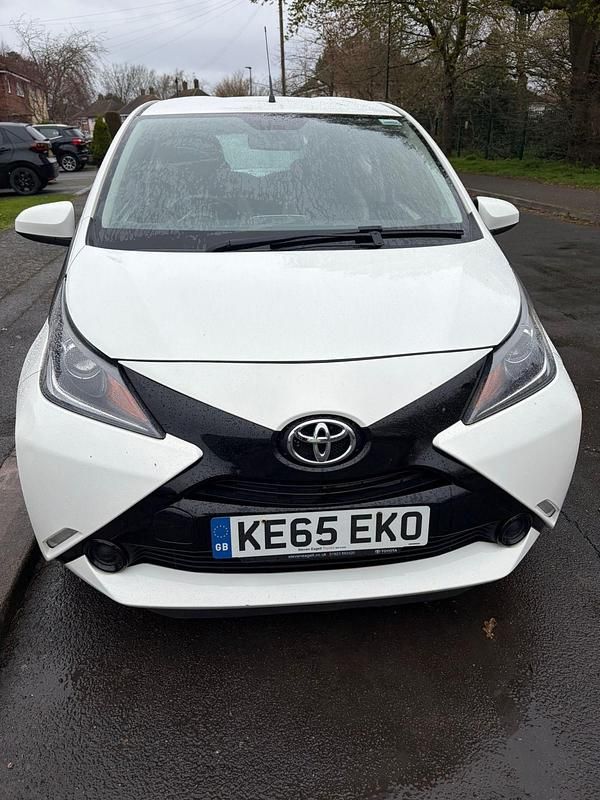 Used Toyota Aygo X-play 69 HP (50 kW) 2016 White Hatchback