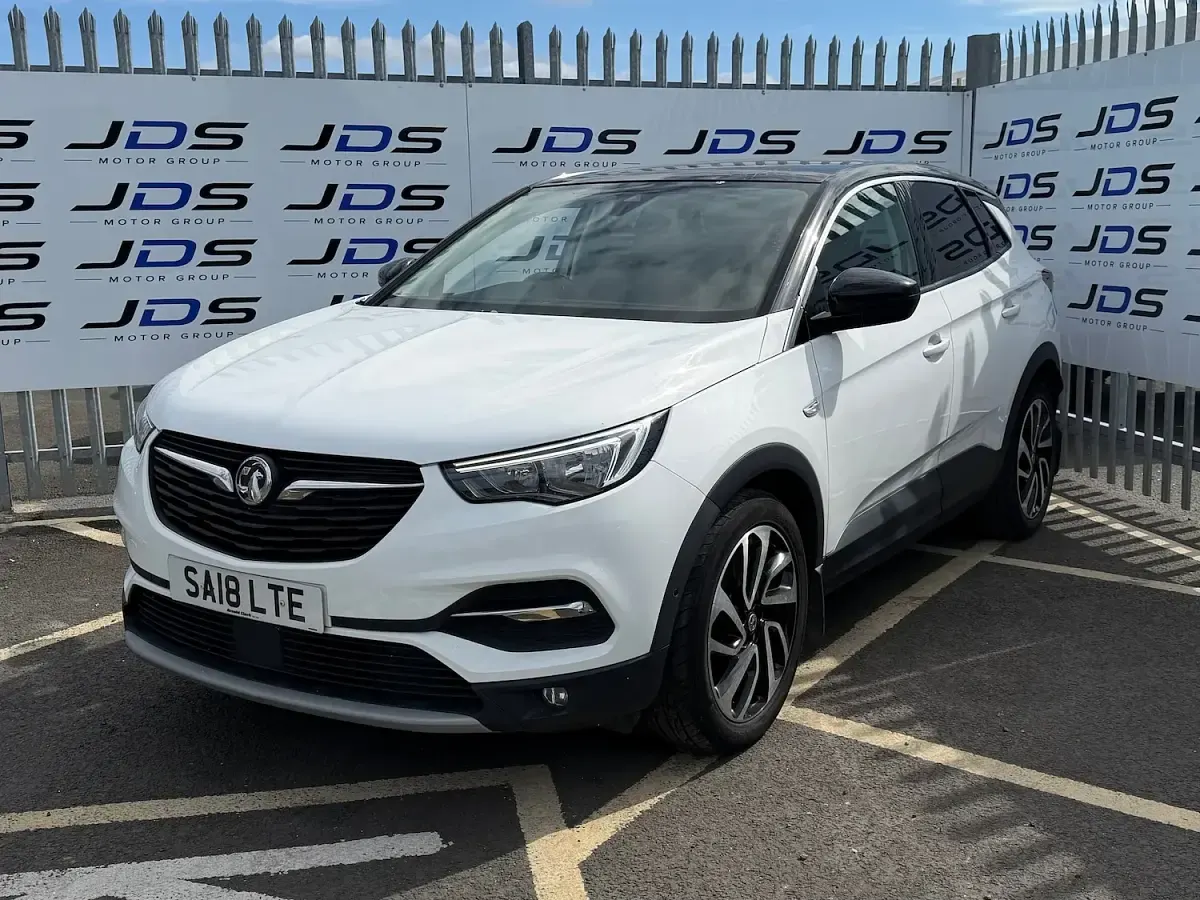 Used Vauxhall Grandland X Elite 130 HP (95 kW) 2018 White SUV