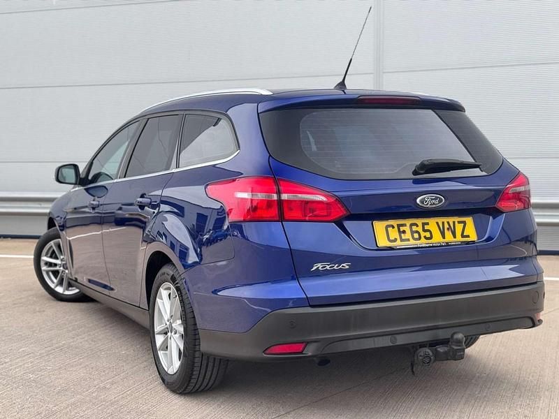Used Ford Focus Zetec 115 HP (84 kW) 2015 Blue Estate