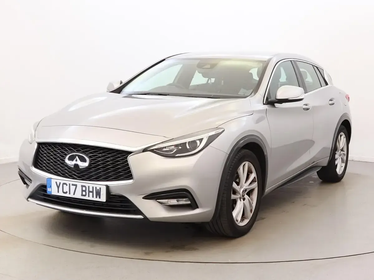 Used Infiniti Q30 Business 109 HP (80 kW) 2017 Silver Hatchback