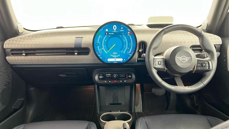 Used Mini Cooper Hatch 154 HP (113 kW) 2025 White Hatchback